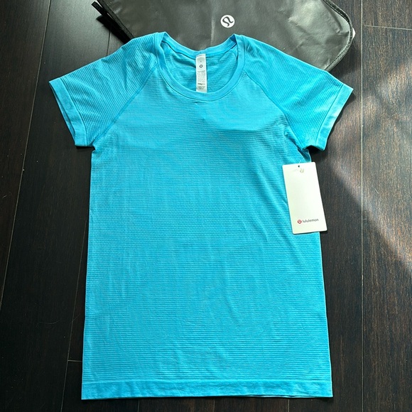 lululemon athletica Tops - LULULEMON SWIFTLY TECH SHORT SLEEVE 2.0 in KAYAK BLUE LIGHT SZ 8 NWT